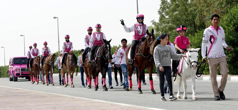 الشيخ الدكتور سلطان بن محمد القاسمي يعطي إشارة الانطلاق للمسيرة