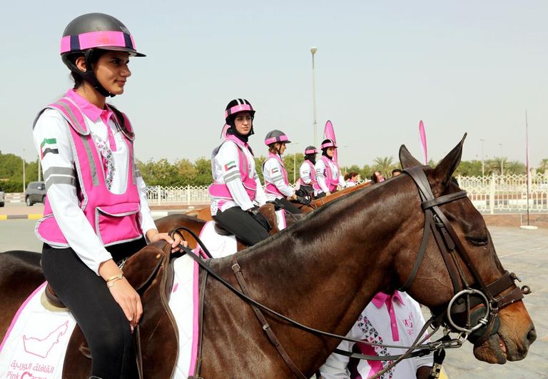 الشيخ الدكتور سلطان بن محمد القاسمي يعطي إشارة الانطلاق للمسيرة