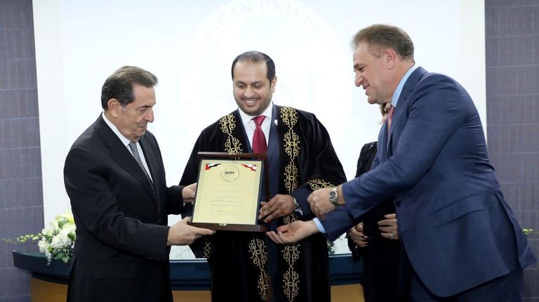 الجامعة الأمريكية للعلوم والتكنولوجيا في بيروت تكرم سفير دولة الإمارات