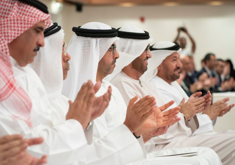 الجلسة ناقشت دور الإمارات وشركاتها في جذب الاستثمارات الخارجية