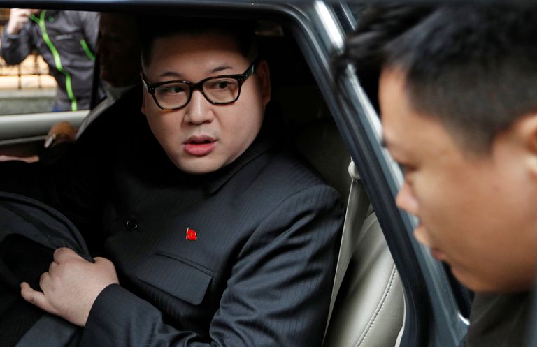 الممثل الأسترالي هاوارد إكس شبيه زعيم كوريا الشمالية