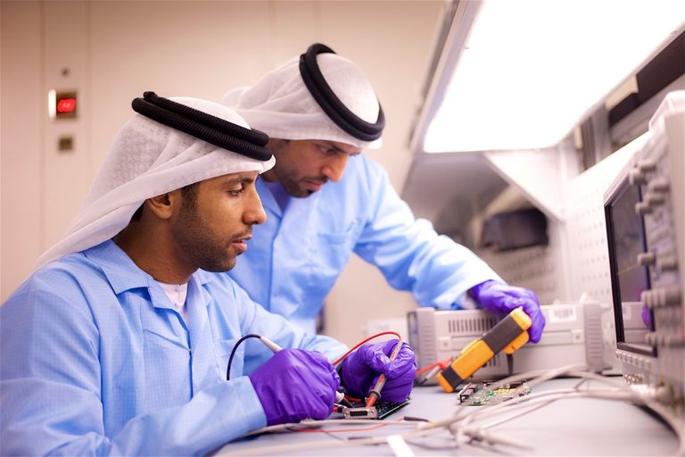 رائدا الفضاء الإماراتيان هزاع المنصوري وسلطان النيادي