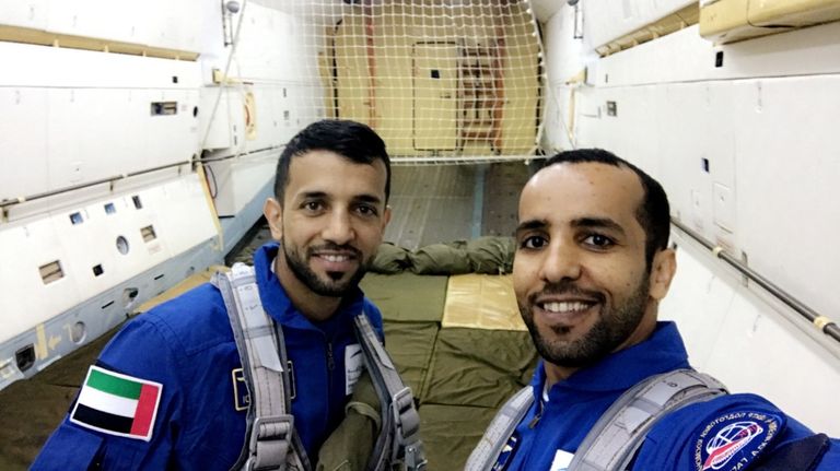 رائدا الفضاء الإماراتيان هزاع المنصوري وسلطان النيادي