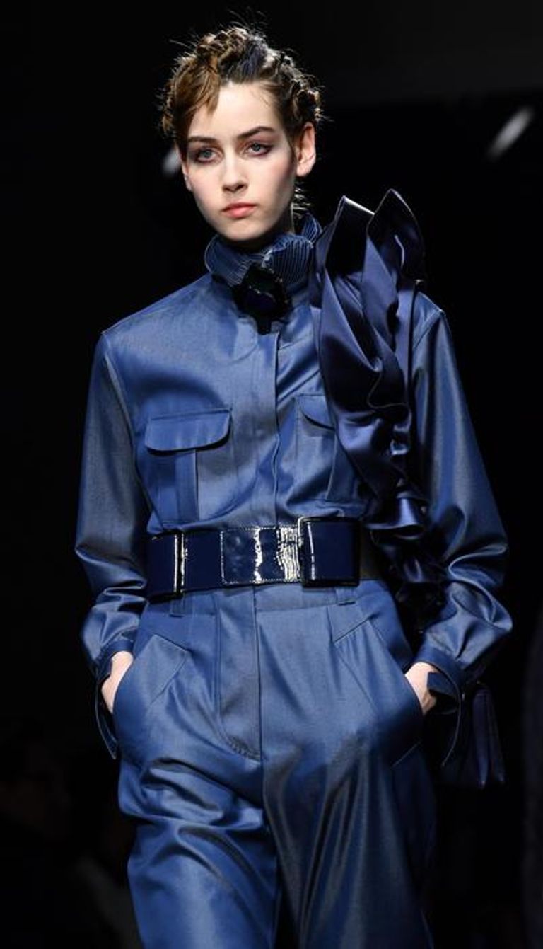 عرض أزياء جورجيو أرماني في أسبوع الموضة بميلانو