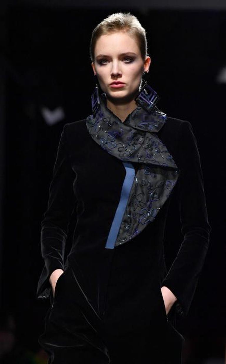 عرض أزياء جورجيو أرماني في أسبوع الموضة بميلانو