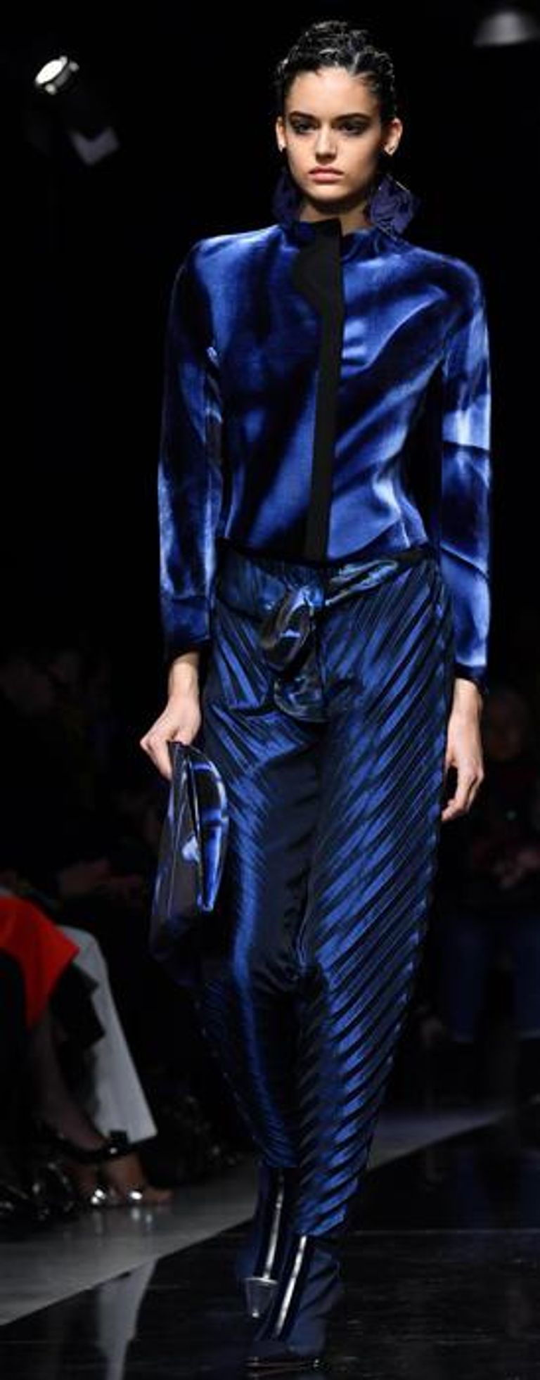 عرض أزياء جورجيو أرماني في أسبوع الموضة بميلانو