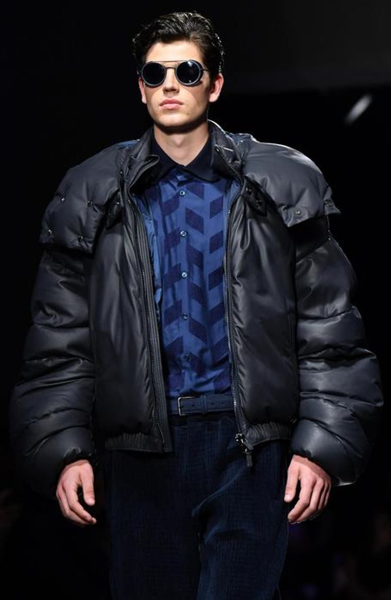 عرض أزياء جورجيو أرماني في أسبوع الموضة بميلانو