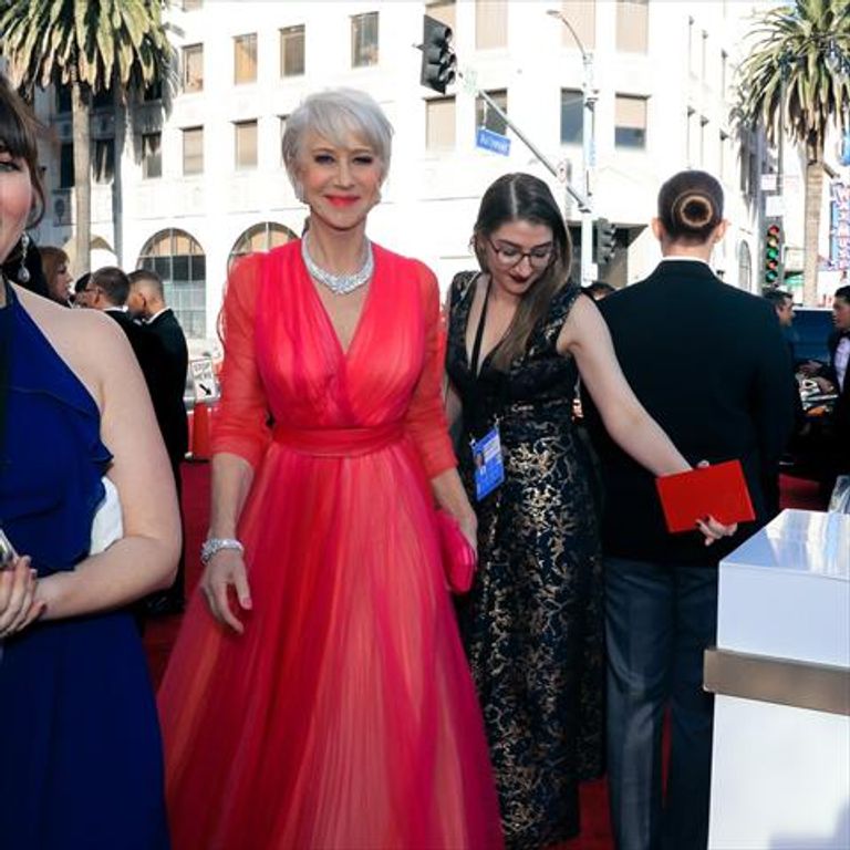 الممثلة جيما تشان على السجادة الحمراء في حفل الأوسكار