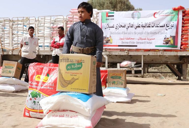 الهلال الأحمر الإماراتي يواصل إغاثة أهالي مديريات شبوة اليمنية