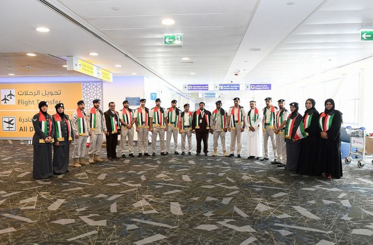 عروضا جوية لـ"فرسان الإمارات" على كورنيش أبوظبي