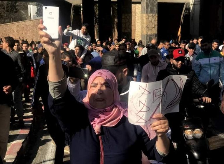 مظاهرات شعبية ضد الولاية الخامسة لبوتفليقة