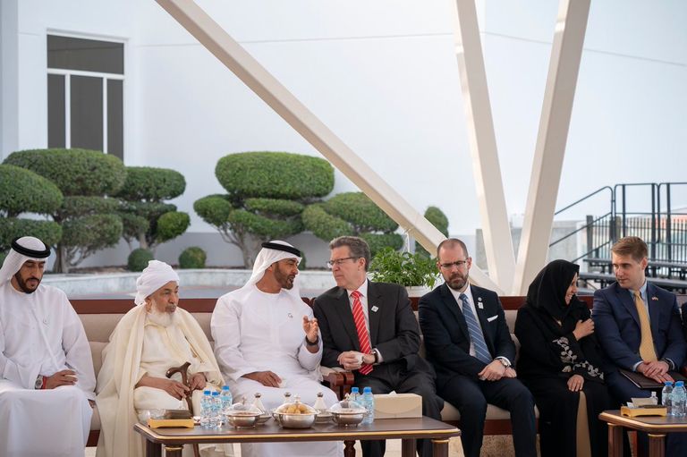 الشيخ محمد بن زايد آل نهيان وسفير شؤون حرية الأديان الأمريكي