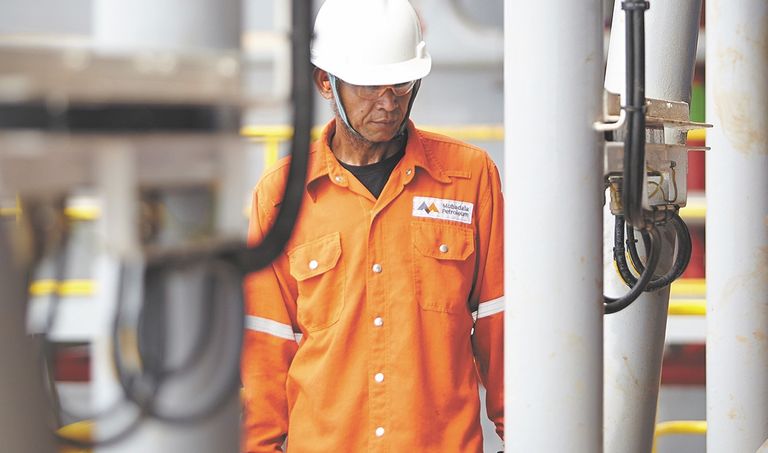 أحد مشاريع "مبادلة للبترول"