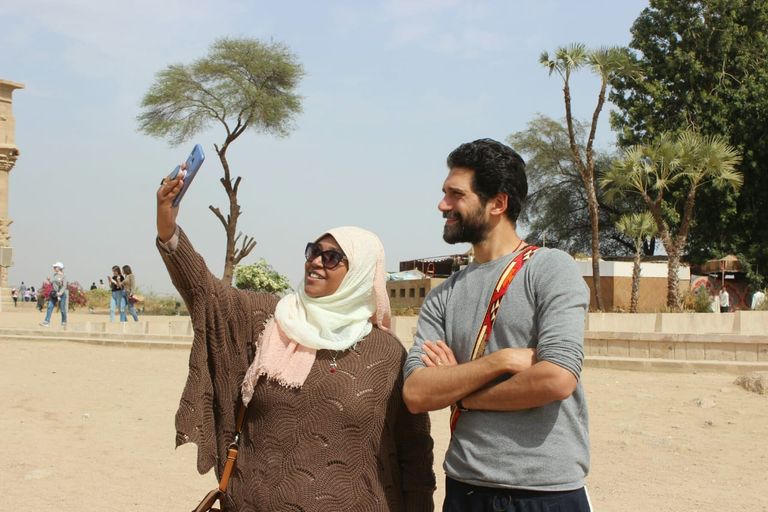 الممثلة المغربية جيهان خليل خلال الجولة السياحية