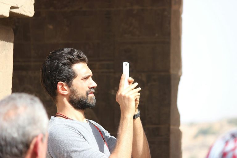 الممثلة المغربية جيهان خليل خلال الجولة السياحية