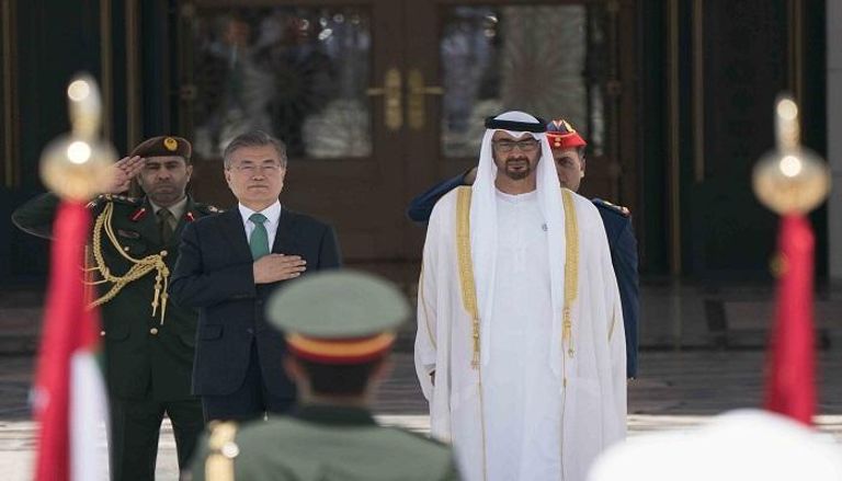 الشيخ محمد بن زايد والرئيس الكوري الجنوبي خلال زيارة سابقة
