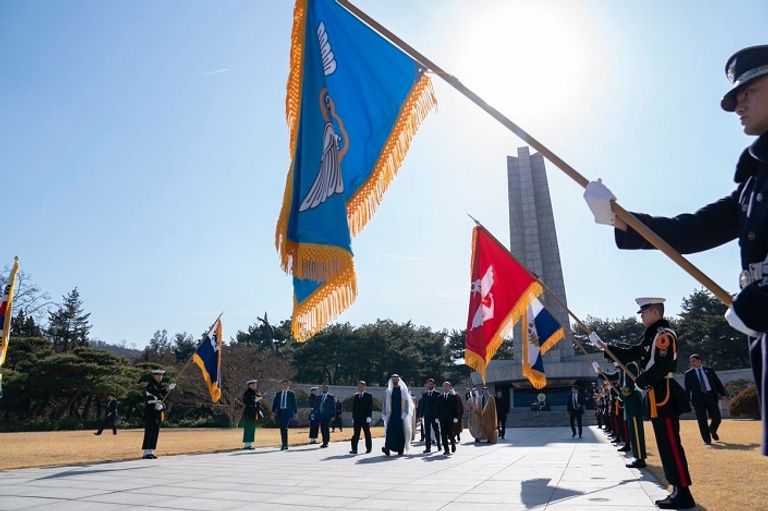 الشيخ محمد بن زايد آل نهيان خلال زيارته إلى كوريا الجنوبية