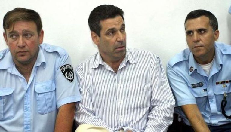 الوزير الإسرائيلي السابق جونين سيجيف بعد اعتقاله