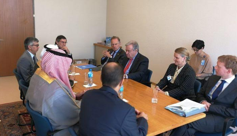 الدكتور عبدالله الربيعة و انطونيو جوتيرس خلال لقاء اليوم والوفد المرافق الدكتور عبدالله الربيعة وأنطونيو جوتيريس خلال لقاء اليوم