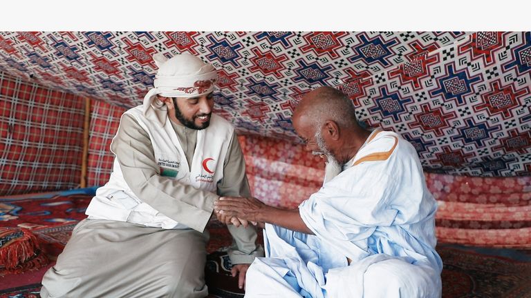 عطايا الإماراتي يقدم مساعدات في قرية موريتانية