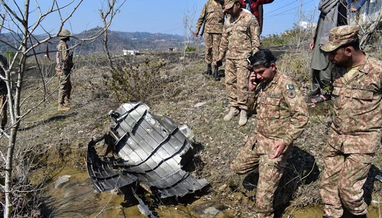حطام الطائرة الهندية الجيش الباكستاني يعلن إسقاط طائرتين هنديتين