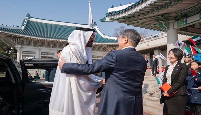 الشيخ محمد بن زايد آل نهيان مع الرئيس الكوري الجنوبي