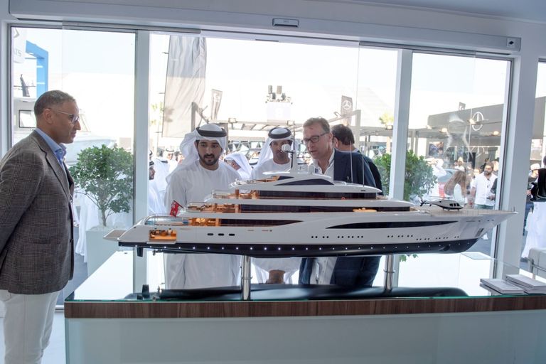حمدان بن محمد يزور معرض دبي العالمي للقوارب