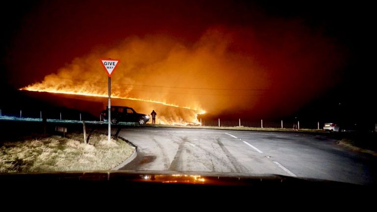 حريق ضخم في شمال بريطانيا