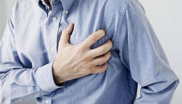 النوبة القلبية يصاحبها ألم في الصدر - أرشيفية