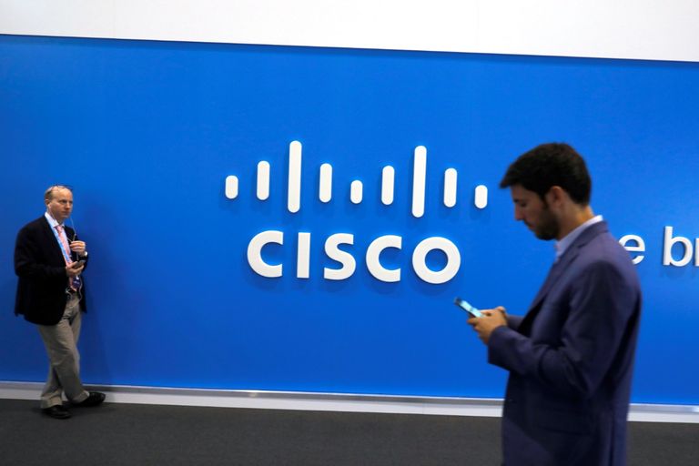 شركات المحمول تعرض هواتف جديدة قابلة للطي ولكن "ممنوع اللمس"