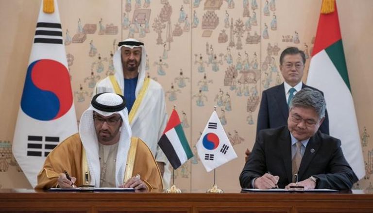 الشيخ محمد بن زايد والرئيس الكوري يشهدان مراسم توقيع الاتفاق