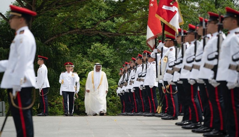مراسم استقبال رسمية للشيخ محمد بن زايد آل نهيان في سنغافورة الشيخ محمد بن زايد آل نهيان والرئيسة حليمة يعقوب
