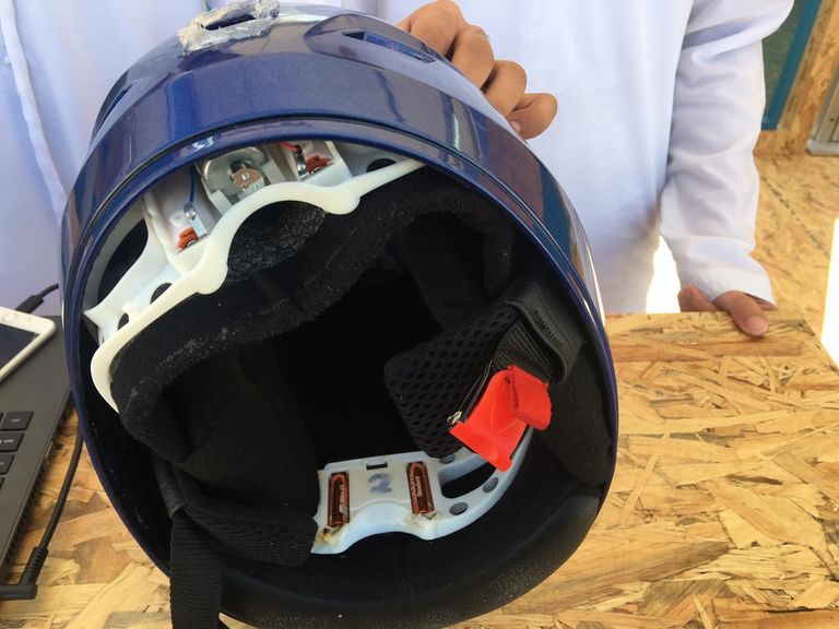 فلاح ومحمد وسلطان خلال مشاركتهم في مهرجان أبوظبي للعلوم