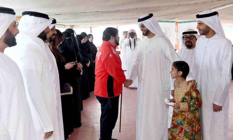 الشيخ خليفة بن محمد بن خالد آل نهيان مع أصحاب الهمم