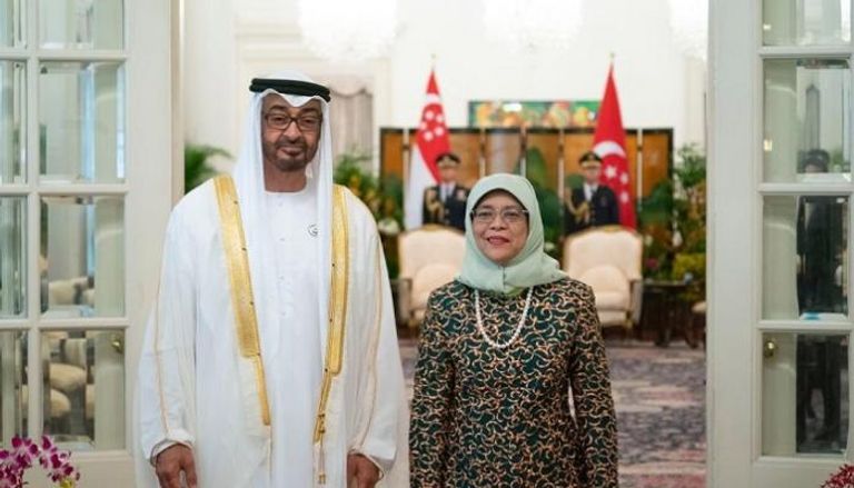 محمد بن زايد ورئيسة سنغافورة يبحثان علاقات البلدين الاقتصادية