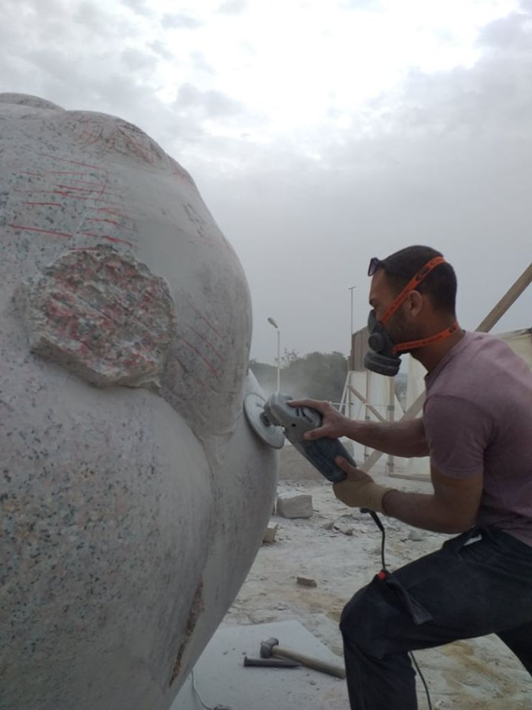 إحدى القطع الفنية في السمبوزيوم