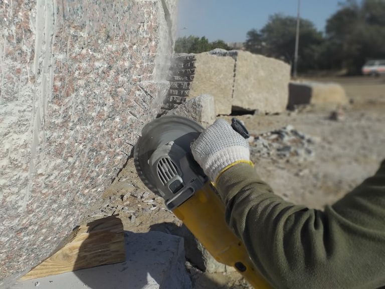 إحدى القطع الفنية في السمبوزيوم