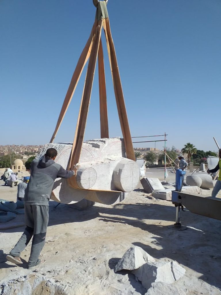 إحدى القطع الفنية في السمبوزيوم