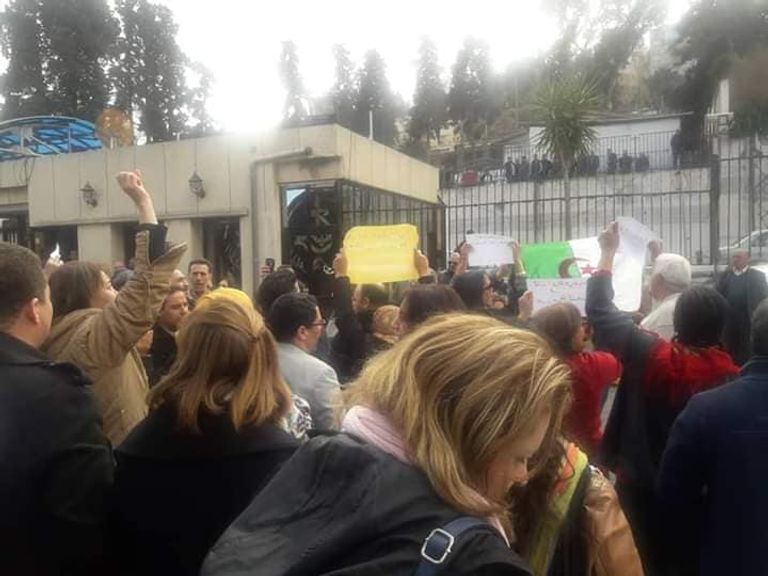 وقفة احتجاجية لصحفيي الإذاعة الجزائرية