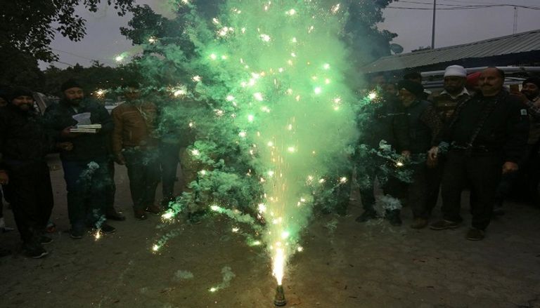 هنود يحتفلون بإطلاق سراح الطيار الأسير لدى باكستان