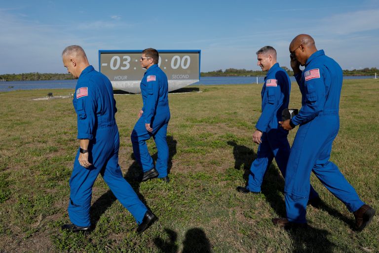 لحظة انطلاق كبسولة