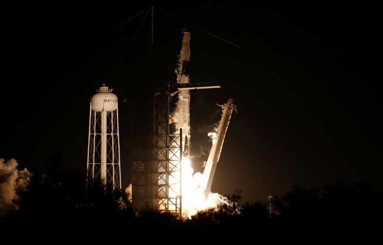 لحظة انطلاق كبسولة