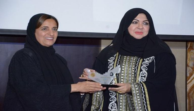 الإماراتية منى المنصوري تحصد 4 جوائز في احتفالية أكثر النساء تميزاً 