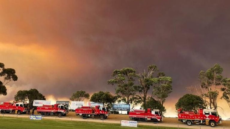 البرق يشعل 100 حريق في ولاية أسترالية 