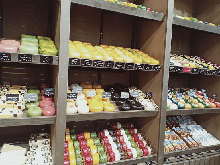 محل أولد أمستردام لبيع الجبن في هولندا