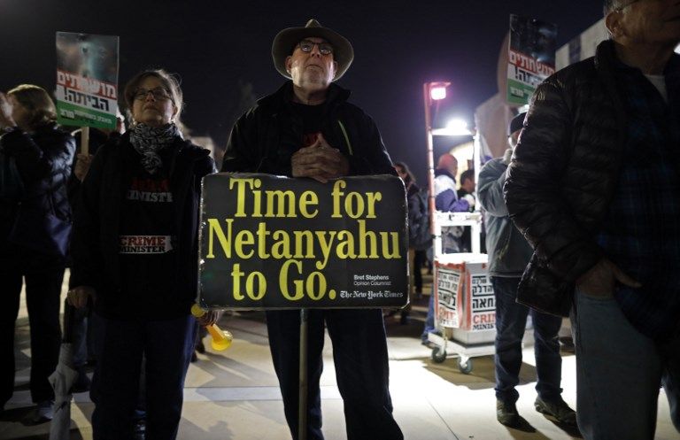 جانب من المظاهرات المعارضة لنتنياهو في تل أبيب جانب من المظاهرات المعارضة لنتنياهو في تل أبيب