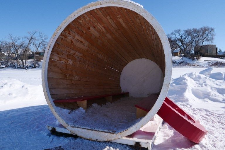 حلبة تزلج طبيعية على الجليد