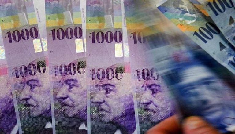 سويسرا تتمسك بفئة الألف فرنك