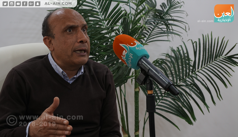 الروائي المصري عادل عصمت