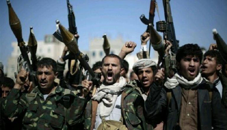 مليشيا الحوثي تشدد الخناق على المدنيين في الحشاء